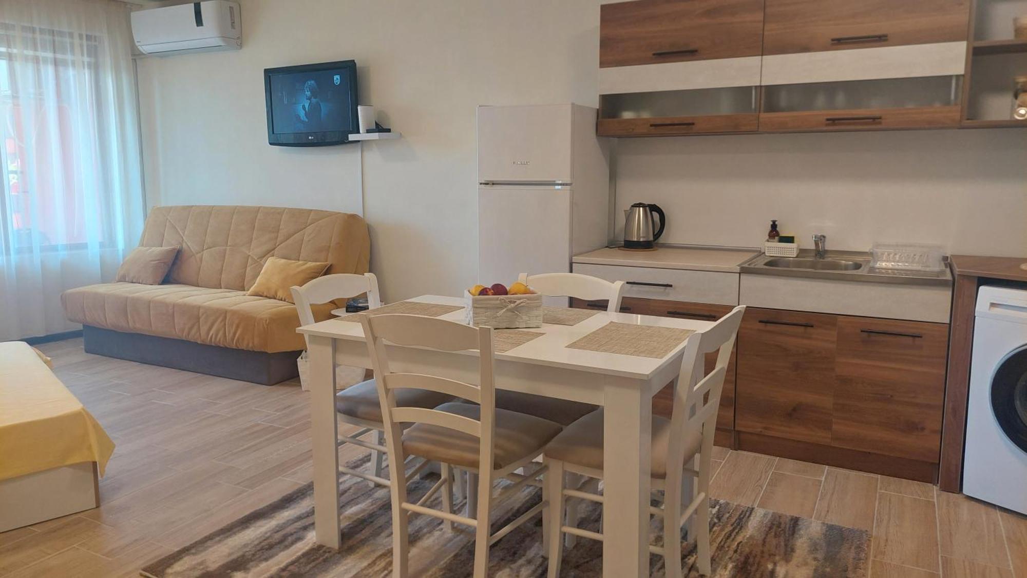 Krimski Apartment - Free Private Parking Warna Exterior foto